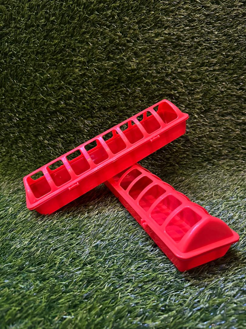 Mangeoire à volaille en plastique rouge